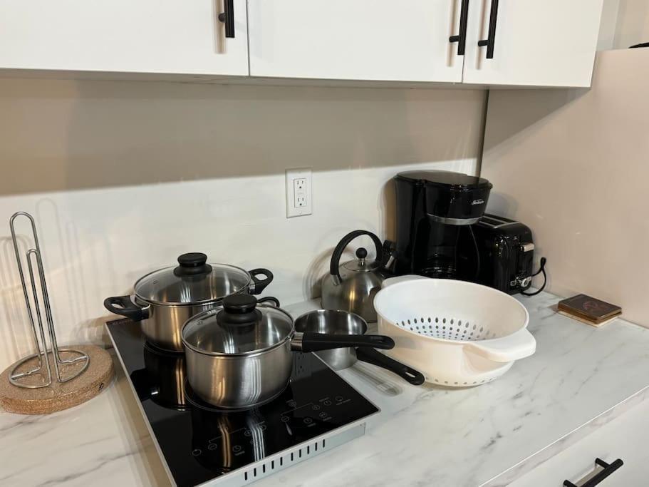 1 Bd With Kitchenette - 3 Apartment *