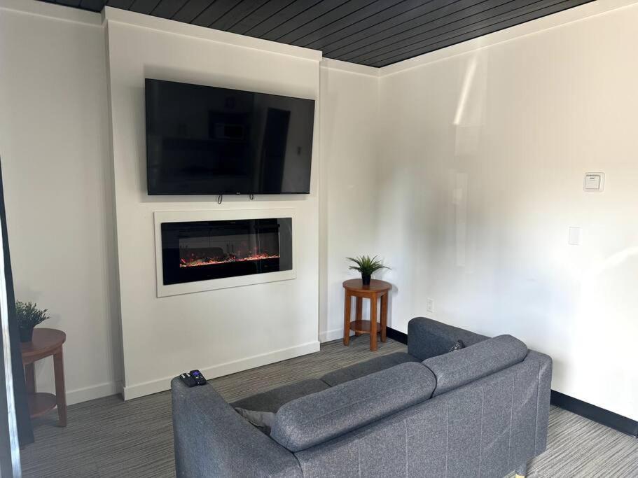 Apartment 1 Bd With Kitchenette - 3 *
