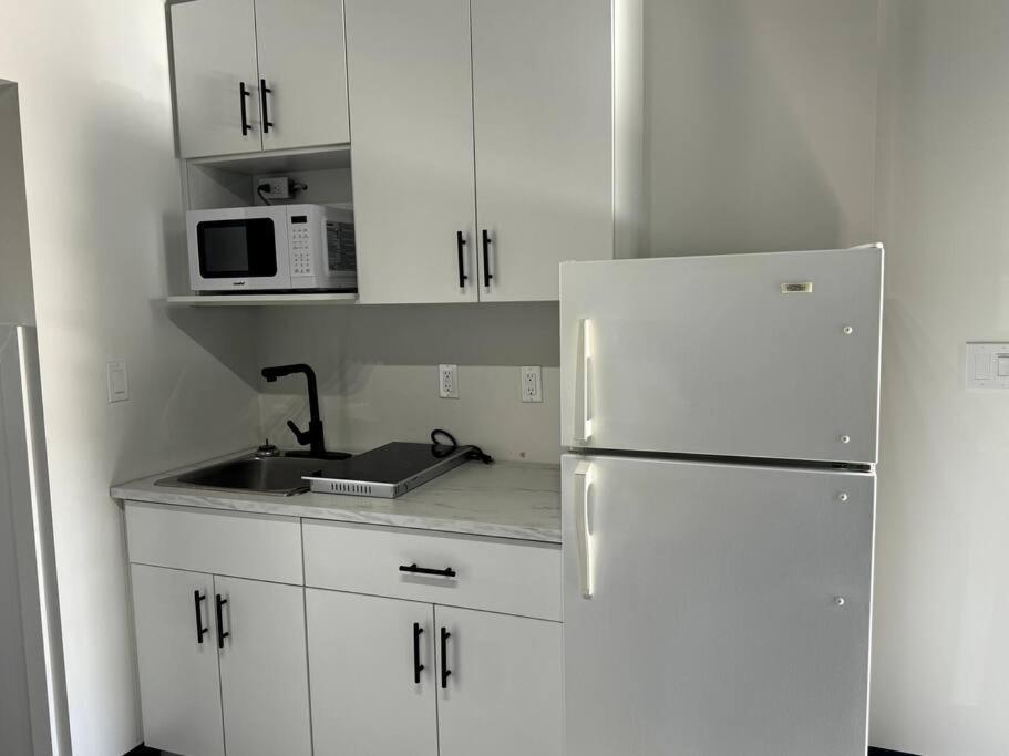 1 Bd With Kitchenette - 3 * Edmonton