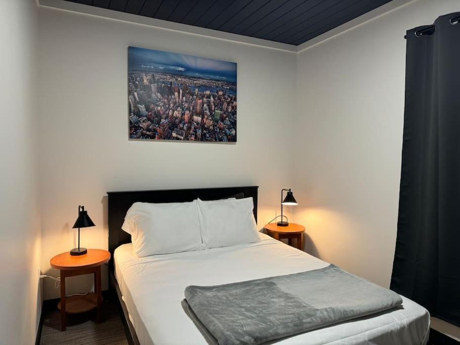 1 Bd With Kitchenette - 3 Apartment