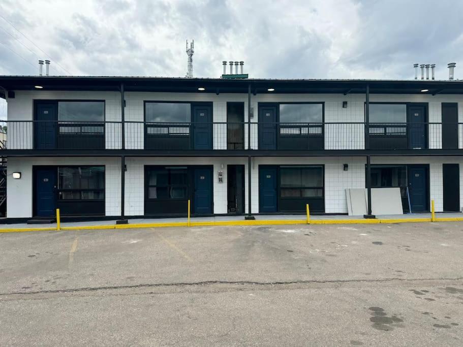 1 Bd With Kitchenette - 3 Edmonton